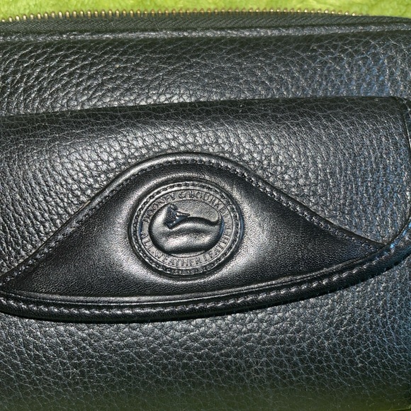 Dooney and Bourke zip along wallet in solid black. - Picture 4 of 12